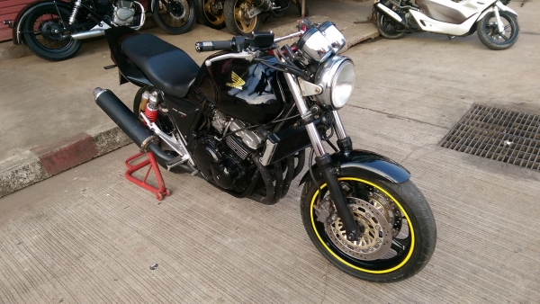 ขายคับ HONDA CB400 ปี93 สีสวย ท้ายแต่ง ท่อแต่ง แฮนด์บาร์ ไฟเลี้ยวแต่ง อินวอยส์ สรรพสามิตร ราคา 59500 บาท ส่งได้ทั่วไทยคับ สนใจติดต่อ 081-0578282 FACEBOOK ชาญณรงค์ ป๊อป ชัยอมฤต ไอดีไลน์ POPBIGBIKESAKON คับ สนใจรถสวย ถูก ดี ต้อง POP BIGBIKE SAKONNAKHON คลิป