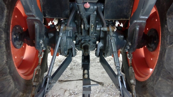 KUBOTA  L 4708 SP (4WD)  2 เพลา   สภาพใหม่สวยๆ   ชั่วโมงใช้   งานน้อย  สีเดิมทั้งคัน  พร้อมชุดใบมีดดันหน้า  ผาน4