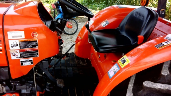 KUBOTA  L 4708 SP (4WD)  2 เพลา   สภาพใหม่สวยๆ   ชั่วโมงใช้   งานน้อย  สีเดิมทั้งคัน  พร้อมชุดใบมีดดันหน้า  ผาน4