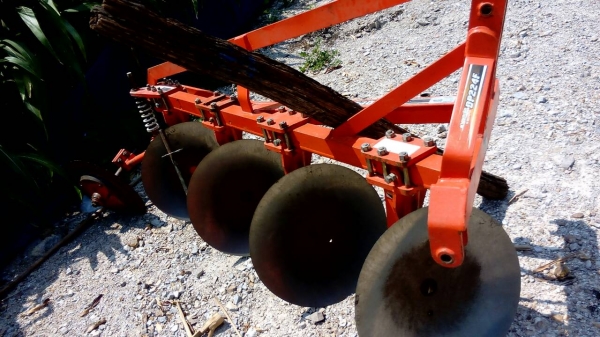 KUBOTA  L 4708 SP (4WD)  2 เพลา   สภาพใหม่สวยๆ   ชั่วโมงใช้   งานน้อย  สีเดิมทั้งคัน  พร้อมชุดใบมีดดันหน้า  ผาน4