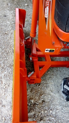 KUBOTA  L 4708 SP (4WD)  2 เพลา   สภาพใหม่สวยๆ   ชั่วโมงใช้   งานน้อย  สีเดิมทั้งคัน  พร้อมชุดใบมีดดันหน้า  ผาน4