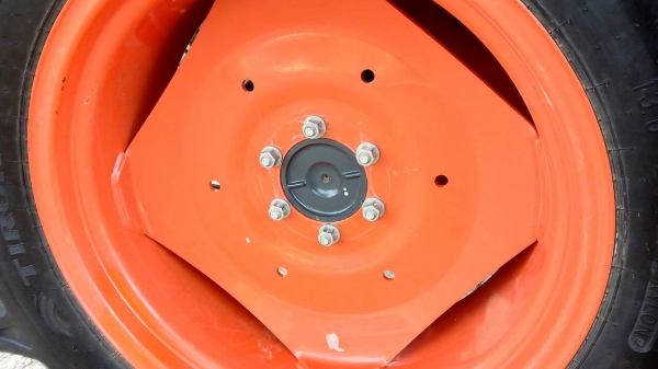 KUBOTA  L 4708 SP (4WD)  2 เพลา   สภาพใหม่สวยๆ   ชั่วโมงใช้   งานน้อย  สีเดิมทั้งคัน  พร้อมชุดใบมีดดันหน้า  ผาน4