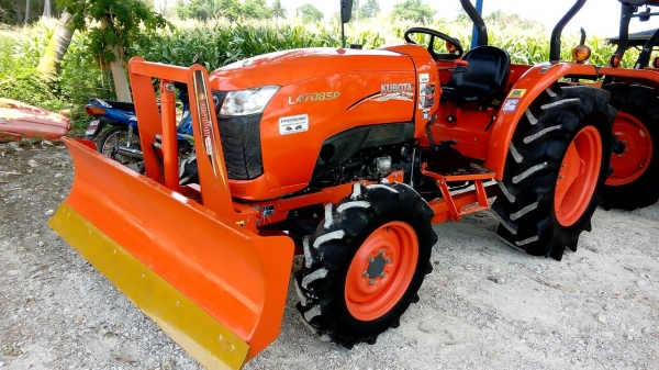 KUBOTA  L 4708 SP (4WD)  2 เพลา   สภาพใหม่สวยๆ   ชั่วโมงใช้   งานน้อย  สีเดิมทั้งคัน  พร้อมชุดใบมีดดันหน้า  ผาน4
