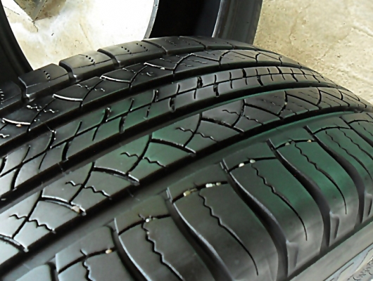 ยางขอบ17 มิชลิน 225-65-R17ลงพื้นปี14 (4เส้น4,500)