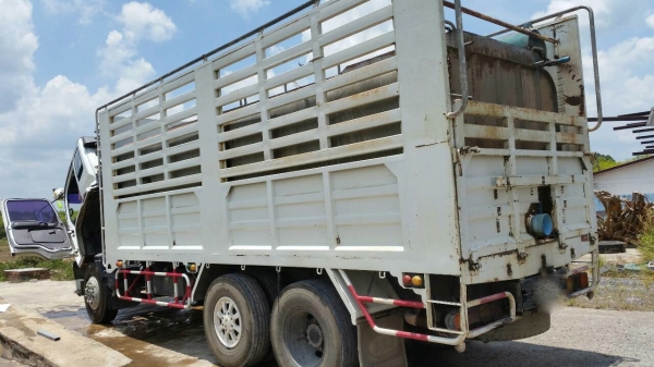 รถอีซูซุ 10 ล้อ หลังถนน FVM 230 แรงม้า. ปี 50.    สนใจติดต่อ  081 - 6079515