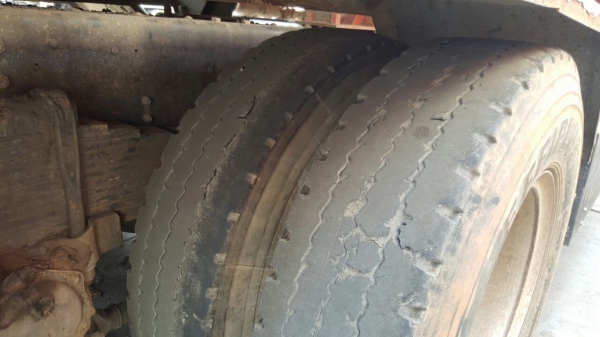 รถฮีโน่ 10 ล้อ FL1J 260 แรงม้า. ปี 53. ( ขาย หัว , คัชซี. ) , ( มีขาย 2 คัน. )      สนใจติดต่อ  081 - 6079515