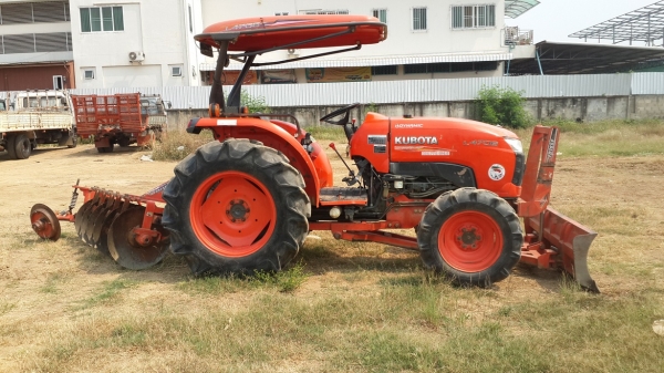 ขายรถไถคูโบต้าL4708 พร้อมใบมีดดันดิน กับ ผานพรวน