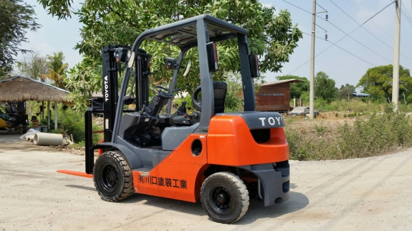 ขายด่วนรถยก TOYOTA 8FG20ตันใหม่ล่าสูดยก2.0ตันเสาสูง3เมตรยางตัน4เส้นรถนอกเพิ่งเข้ามายังไม่เคยใช้งานในเมืองไทยเลยรุ่นใหม่ขายถูกๆๆ