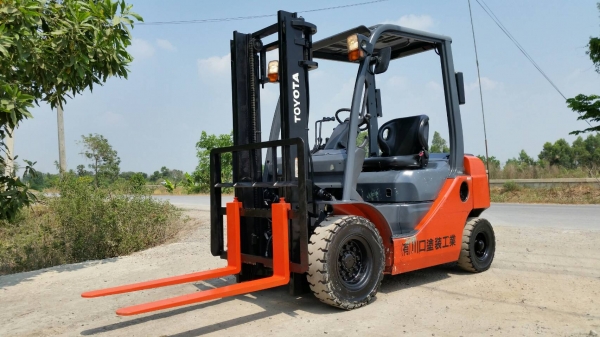 ขายด่วนรถยก TOYOTA 8FG20ตันใหม่ล่าสูดยก2.0ตันเสาสูง3เมตรยางตัน4เส้นรถนอกเพิ่งเข้ามายังไม่เคยใช้งานในเมืองไทยเลยรุ่นใหม่ขายถูกๆๆ