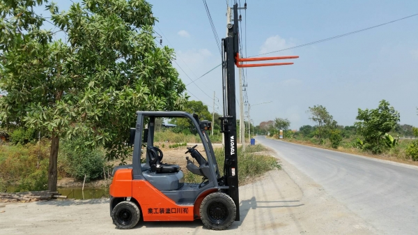 ขายด่วนรถยก TOYOTA 8FG20ตันใหม่ล่าสูดยก2.0ตันเสาสูง3เมตรยางตัน4เส้นรถนอกเพิ่งเข้ามายังไม่เคยใช้งานในเมืองไทยเลยรุ่นใหม่ขายถูกๆๆ