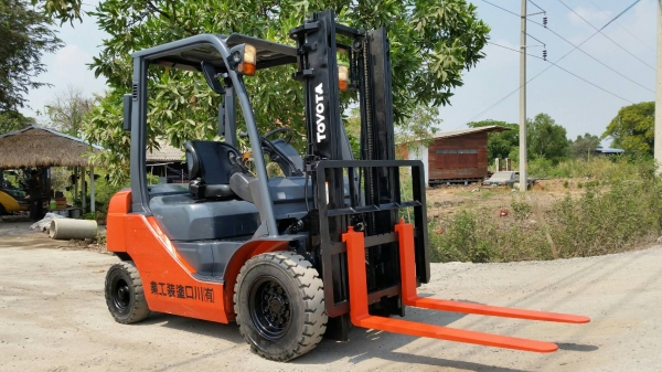 ขายด่วนรถยก TOYOTA 8FG20ตันใหม่ล่าสูดยก2.0ตันเสาสูง3เมตรยางตัน4เส้นรถนอกเพิ่งเข้ามายังไม่เคยใช้งานในเมืองไทยเลยรุ่นใหม่ขายถูกๆๆ