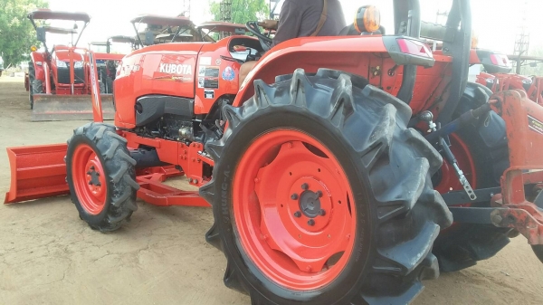 ขายคูโบต้าL4708มีไบมีดตราช้าง1อันและผาน6ตราช้างหนึ่งอัน ราคา388000บาท พร้อมใช้งานสายๆครับสนใจ โทร0813655997 อำพร พาเจริญ ต วังบัว อ คลองขลุง จ กำแพงเพชร