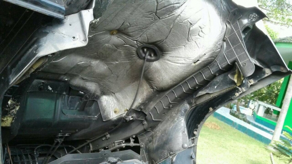 HINO 6ล้อ (รถน้ำมัน) FB4J 140 แรง  เครื่องดี ครัทซีสวย แอร์เย็น ยางดีทุกเส้น รถสวยพร้อมใช้งาน ขาย 690,000 บาท ศุภากร 081-1903107 , 081-4252943