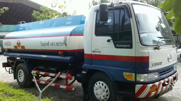 HINO 6ล้อ (รถน้ำมัน) FB4J 140 แรง  เครื่องดี ครัทซีสวย แอร์เย็น ยางดีทุกเส้น รถสวยพร้อมใช้งาน ขาย 690,000 บาท ศุภากร 081-1903107 , 081-4252943