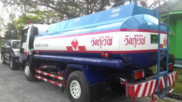 HINO 6ล้อ (รถน้ำมัน) FB4J 140 แรง  เครื่องดี ครัทซีสวย แอร์เย็น ยางดีทุกเส้น รถสวยพร้อมใช้งาน ขาย 690,000 บาท ศุภากร 081-1903107 , 081-4252943