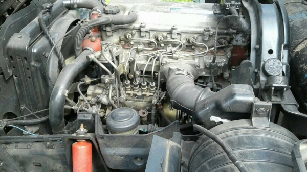 HINO 6ล้อ (รถน้ำมัน) FB4J 140 แรง  เครื่องดี ครัทซีสวย แอร์เย็น ยางดีทุกเส้น รถสวยพร้อมใช้งาน ขาย 690,000 บาท ศุภากร 081-1903107 , 081-4252943