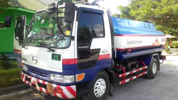 HINO 6ล้อ (รถน้ำมัน) FB4J 140 แรง  เครื่องดี ครัทซีสวย แอร์เย็น ยางดีทุกเส้น รถสวยพร้อมใช้งาน ขาย 690,000 บาท ศุภากร 081-1903107 , 081-4252943