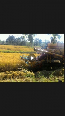 รถเกี่ยวข้าวเกษตรพัฒนาสภาพดีพร้อมใช้งาน