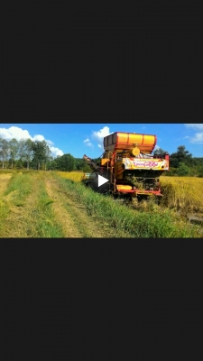 รถเกี่ยวข้าวเกษตรพัฒนาสภาพดีพร้อมใช้งาน