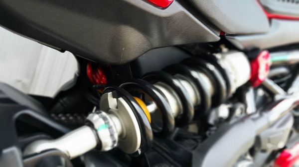 TNT300 2015 วิ่งน้อย แต่งจัดเต็ม สวยมากๆ ต่อรองได้ครับ