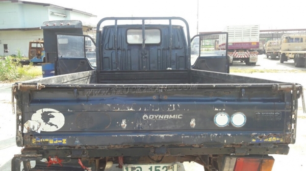 รถ 4 ล้อ ใหญ่ ยี่ห้อ TOYOTA HIACE