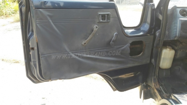 รถ 4 ล้อ ใหญ่ ยี่ห้อ TOYOTA HIACE