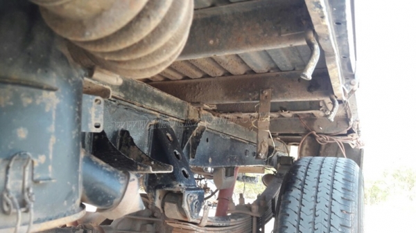 รถ 4 ล้อ ใหญ่ ยี่ห้อ TOYOTA HIACE