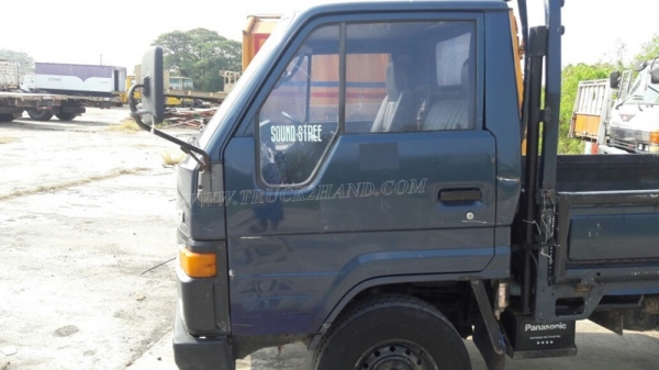 รถ 4 ล้อ ใหญ่ ยี่ห้อ TOYOTA HIACE