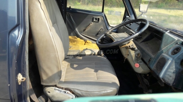 รถ 4 ล้อ ใหญ่ ยี่ห้อ TOYOTA HIACE