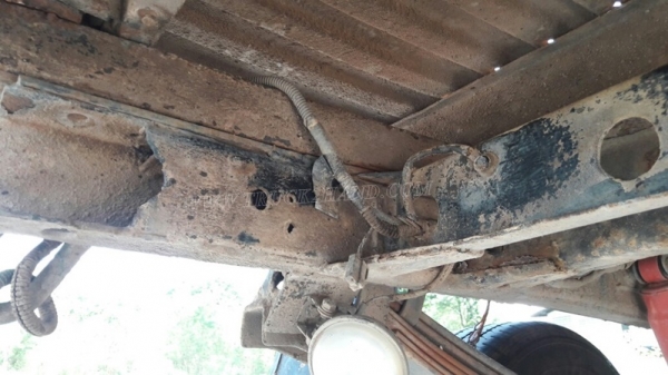 รถ 4 ล้อ ใหญ่ ยี่ห้อ TOYOTA HIACE