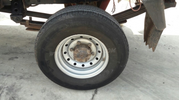 รถ 4 ล้อ ใหญ่ ยี่ห้อ TOYOTA HIACE