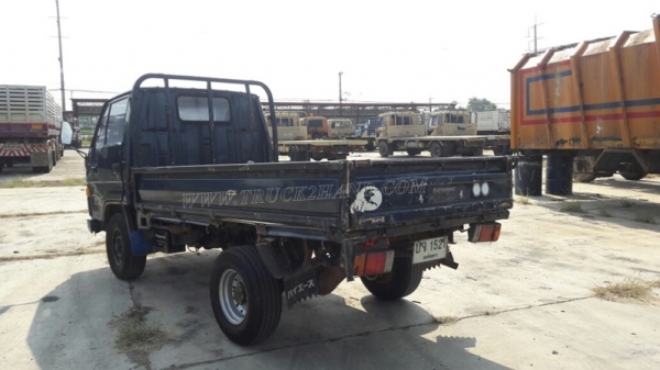 รถ 4 ล้อ ใหญ่ ยี่ห้อ TOYOTA HIACE