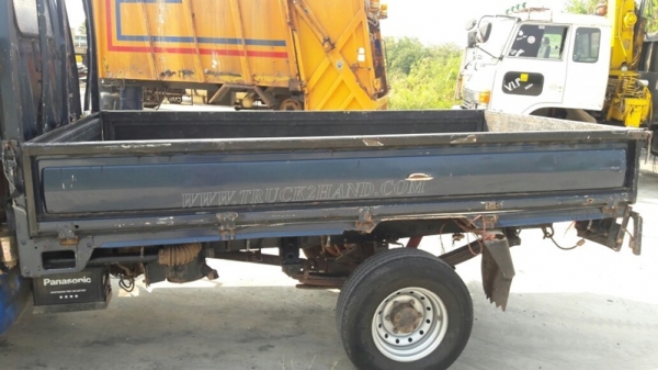 รถ 4 ล้อ ใหญ่ ยี่ห้อ TOYOTA HIACE