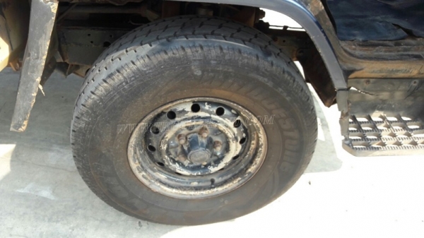 รถ 4 ล้อ ใหญ่ ยี่ห้อ TOYOTA HIACE