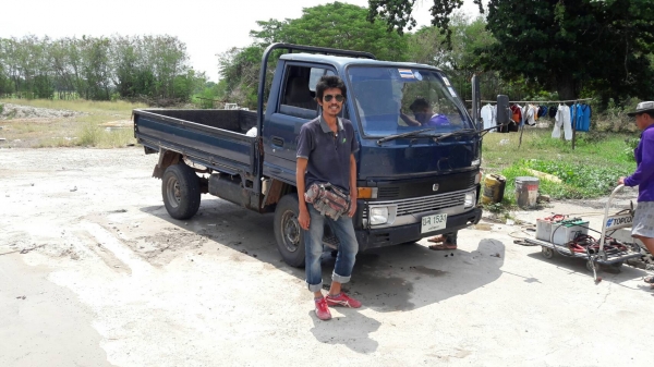 รถ 4 ล้อ ใหญ่ ยี่ห้อ TOYOTA HIACE