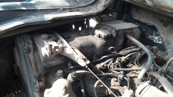 รถ 4 ล้อ ใหญ่ ยี่ห้อ TOYOTA HIACE