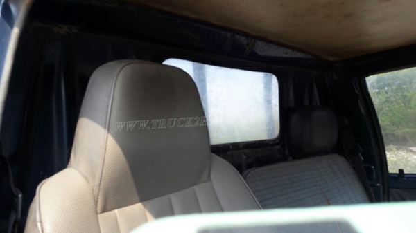 รถ 4 ล้อ ใหญ่ ยี่ห้อ TOYOTA HIACE