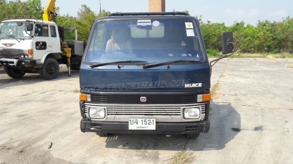 รถ 4 ล้อ ใหญ่ ยี่ห้อ TOYOTA HIACE