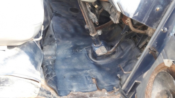 รถ 4 ล้อ ใหญ่ ยี่ห้อ TOYOTA HIACE