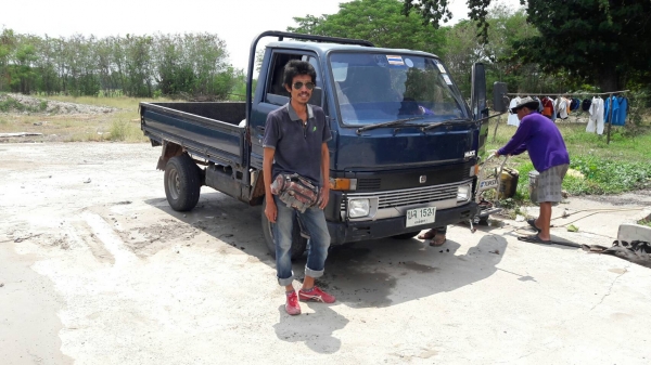 รถ 4 ล้อ ใหญ่ ยี่ห้อ TOYOTA HIACE