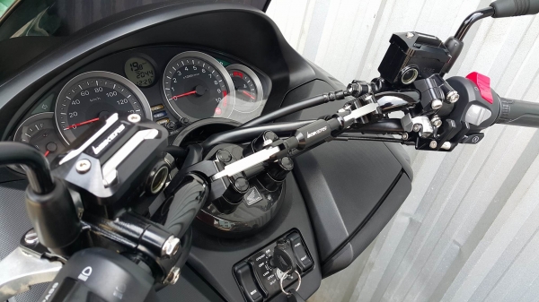 Forza300 2013 พร้อมใช้ 2000 กิโลแท้ ถ่ายของเหลวแล้ว ไม่แพง ต่อรองได้ครับ