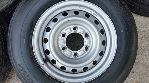 ขายล้อกะทะ15 6รู ยาง195R15 ปี 13  4 ล้อ4000