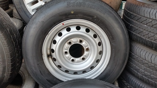 ขายล้อกะทะ15 6รู ยาง195R15 ปี 13  4 ล้อ4000