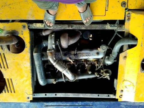 ขายKOMATSU PC200-5 สภาพสวยพร้อมใช้ ติดต่อ คุณ อ๊อฟ พิจิตร 086-737-9991