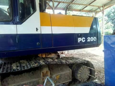 ขายKOMATSU PC200-5 สภาพสวยพร้อมใช้ ติดต่อ คุณ อ๊อฟ พิจิตร 086-737-9991