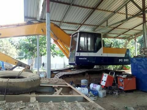 ขายKOMATSU PC200-5 สภาพสวยพร้อมใช้ ติดต่อ คุณ อ๊อฟ พิจิตร 086-737-9991
