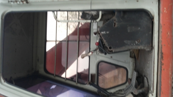 ขายรถแม็คโคร hitachi ex200-1 และ รถขุดหน้าตักหลัง cat 428 b เหมา2คันครับ