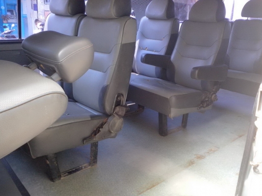 รถตู้ HIACE หัวจรวด LH 184  ปี46 สีเดิม