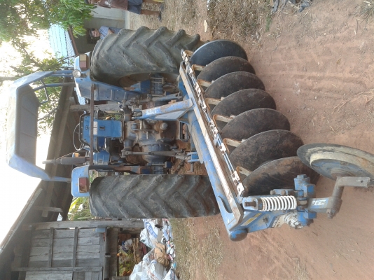 ขายรถไถฟอร์ด T5 สภาพดี เครื่องดีแน่นแรง ไฮดรอลิคหน้าหลังดี พร้อมใบมีดและผาน 7ทะเบียนพร้อมโอน