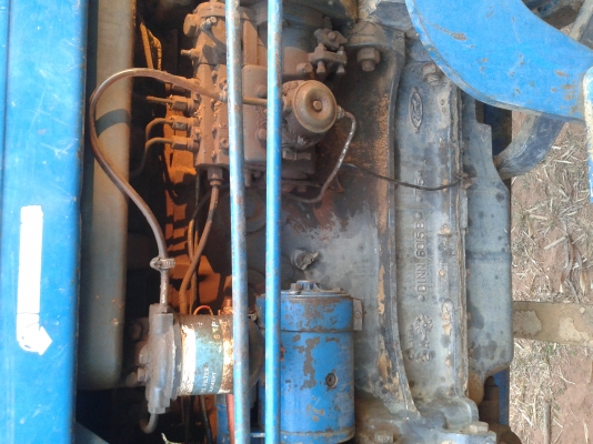 ขายรถไถฟอร์ด T5 สภาพดี เครื่องดีแน่นแรง ไฮดรอลิคหน้าหลังดี พร้อมใบมีดและผาน 7ทะเบียนพร้อมโอน